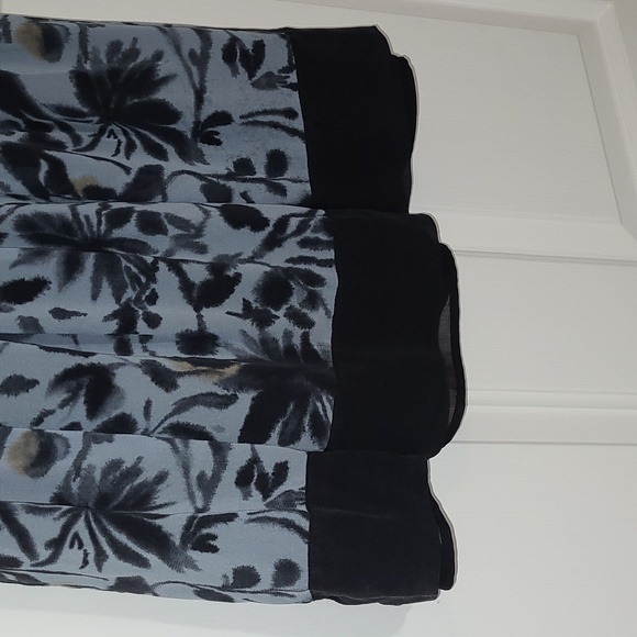 Limited Skirt - Picture 3 of 8